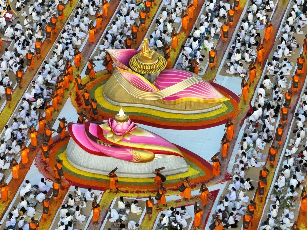 ภาพ No.70785:พิธีต้อนรับพระธรรมยาตรา ในโครงการธรรมยาตรากตัญญูบูชา มหาปูชนียาจารย์ พระมงคลเทพมุนี(สด จนฺทสโร) พระผู้ปราบมาร อนุสรณ์สถาน 7 แห่ง ปีที่ 11 วันที่ 14 มกราคม พ.ศ. 2566 ณ อนุสรณ์สถานลำดับที่ 3 สถานที่เกิดในเพศสมณะ วัดสองพี่น้อง อ.สองพี่น้อง จ.สุพรรณบุรี