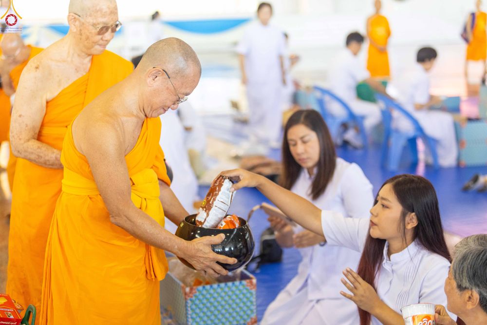 ภาพ No.345436:วันพฤหัสบดีที่ 27 สิงหาคม พ.ศ.2569 พิธีตักบาตรในวันธรรมชัย ณ สภาธรรมกายสากล วัดพระธรรมกาย ปทุมธานี