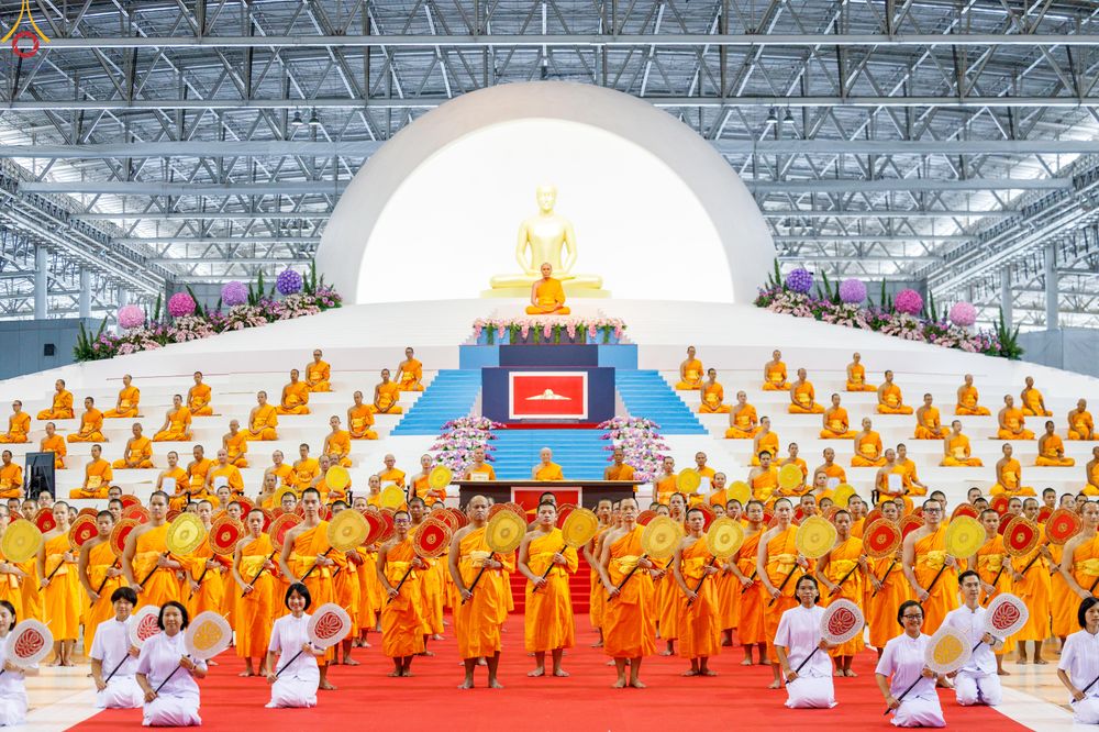 ภาพ No.339055:วันอาทิตย์ที่ 12 กรกฎาคม พ.ศ.2569 พิธีมุทิตาผู้สอบได้เปรียญธรรม ประโยค 1-2 ถึง ป.ธ.9 และ บ.ศ.1-2 ถึง บ.ศ.6 สำนักศาสนศึกษาวัดพระธรรมกาย ประจำปี 2569, พิธีมอบตราตั้งแต่งตั้งอาจารย์ใหญ่ สำนักศาสนศึกษาวัดพระธรรมกาย