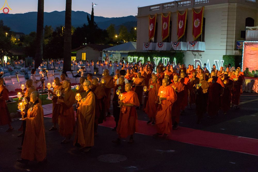 ภาพ No.332813:วันอาทิตย์ที่ 31 พฤษภาคม พ.ศ. 2569 วันวิสาขบูชา ณ วัดพระธรรมกายแคลิฟอร์เนีย  ประเทศสหรัฐอเมริกา