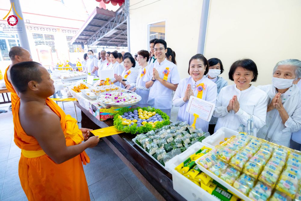 ภาพ No.294854:วันที่ 15 มกราคม พ.ศ. 2569 พิธีถวายภัตตาหารเป็นสังฆทาน แด่พระธรรมยาตรา ณ วัดโบสถ์บน ต.บางคูเวียง จ.นนทบุรี อนุสรณ์สถานลำดับที่ 4 สถานที่เกิดด้วยกายธรรม ในโครงการธรรมยาตรา กตัญญูบูชา มหาปูชนียาจารย์ พระมงคลเทพมุนี(สด จนฺทสโร) พระผู้ปราบมาร อนุสรณ์สถาน 7 แ