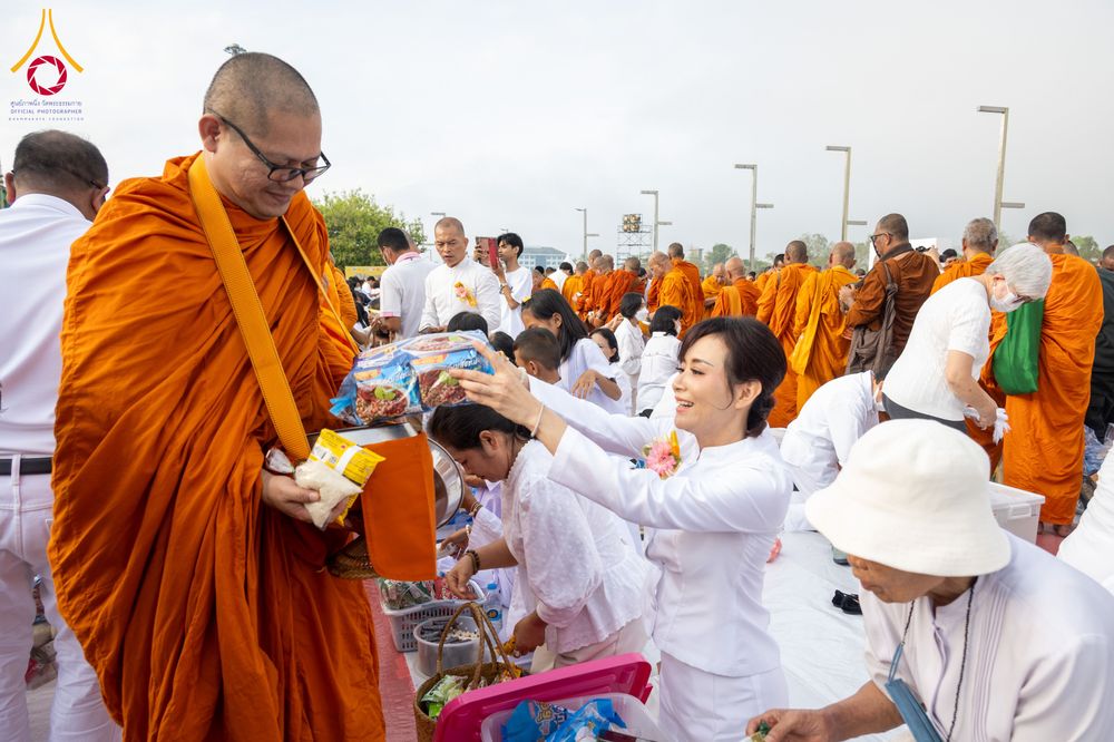 ภาพ No.284705:วันอาทิตย์ที่ 14 ธันวาคม พ.ศ.2568  พิธีทำบุญเมืองสุราษฎร์ธานี 110ปี และพิธีตักบาตรพระสงฆ์ 1,110 รูป  ณ บริเวณริมน้ำวัดกลาง (เก่า) ถนนบ้านดอน ตำบลตลาดใหม่ อำเภอเมือง จังหวัดสุราษฎร์ธานี