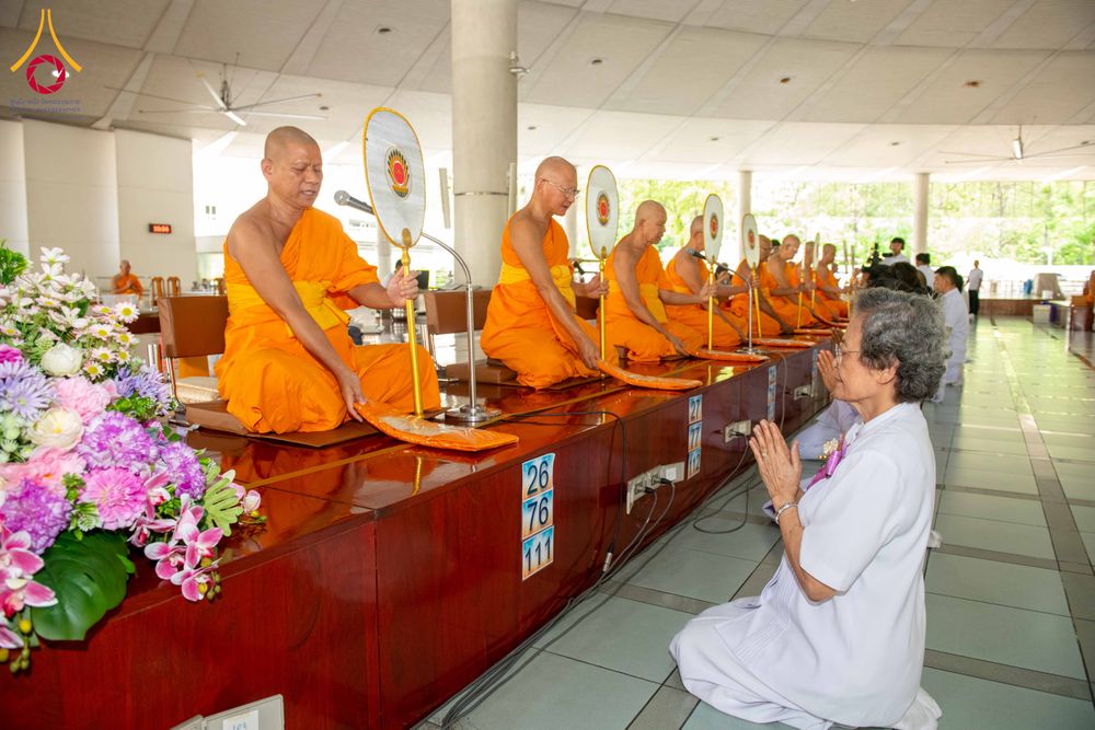 ภาพ No.326735:วันที่ 1 พฤษภาคม พ.ศ.2569 พิธีบุพเปตพลี ครั้งที่ 181 ร่วมอุทิศบุญแด่หมู่ญาติที่ล่วงลับไปแล้ว และสืบทอดอายุพระพุทธศาสนา ณ หอฉันคุณยายอาจารย์ฯ วัดพระธรรมกาย
