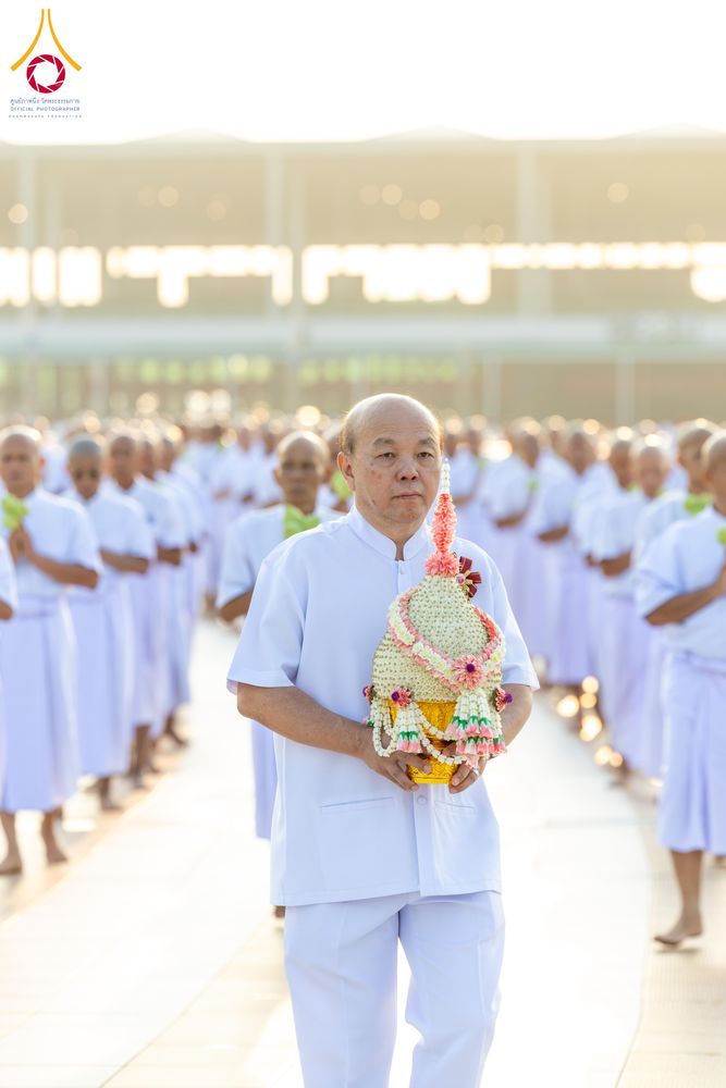 ภาพ No.320842:วันเสาร์ที่ 11 เมษายน พ.ศ.2569 พิธีเวียนประทักษิณ พิธีวันทาเจดีย์ โครงการอุปสมบทหมู่ บูชาธรรมหลวงพ่อธัมมชโย พ.ศ.2569 โครงการอุปสมบทหมู่ธรรมทายาท ระดับอุดมศึกษา รุ่น 53 (ภาคฤดูร้อน) ณ วัดพระธรรมกาย ปทุมธานี