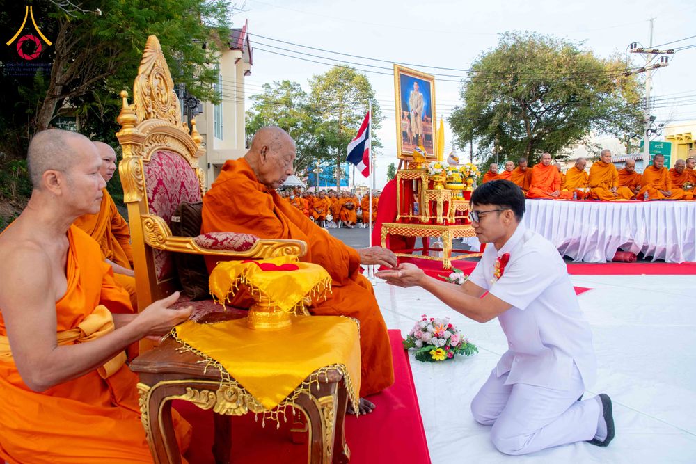 ภาพ No.310318:วันอาทิตย์ที่ 15 กุมภาพันธ์ พ.ศ. 2569 ตักบาตรพระ 1,000 รูป เมืองตรัง ปีที่ 2 ณ ลานพระบรมราชานุสาวรีย์ รัชกาลที่ 5 (หน้าศาลจังหวัดตรัง)อ.เมือง จ.ตรัง