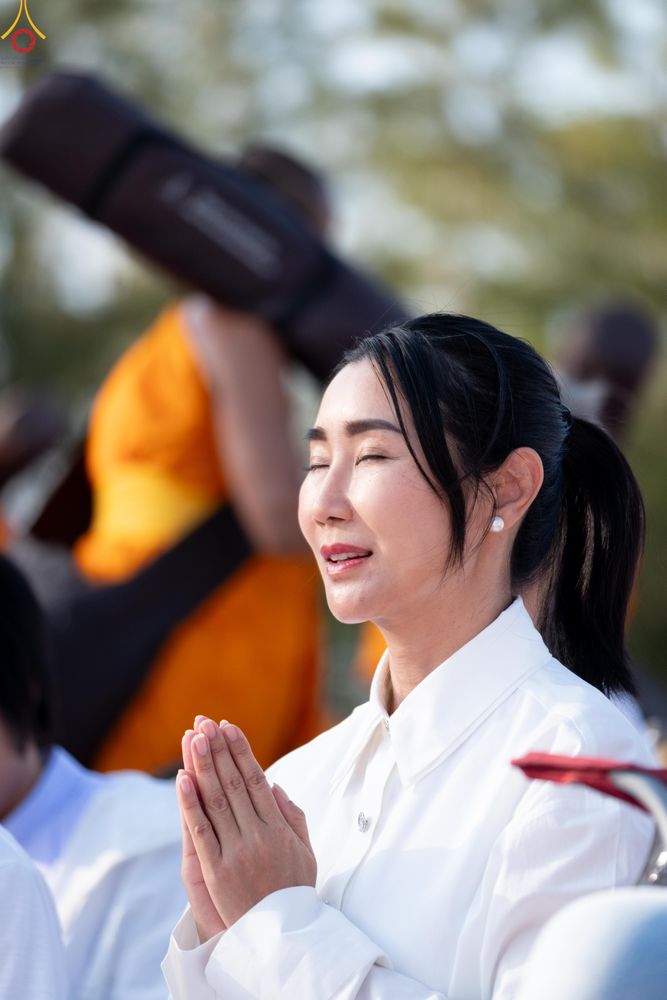 ภาพ No.290506:วันที่ 7 มกราคม พ.ศ. 2569 พิธีต้อนรับพระธรรมยาตรา ณ อนุสรณ์สถานลำดับที่ 2  สถานที่ตั้งมโนปณิธานบวชตลอดชีวิต อนุสรณ์สถานคลองบางนางแท่น (ภาพชุดที่ 2) อ.สามพราน จ.นครปฐม ในโครงการธรรมยาตรา กตัญญูบูชา มหาปูชนียาจารย์ พระมงคลเทพมุนี(สด จนฺทสโร) พระผู้ปราบมาร 