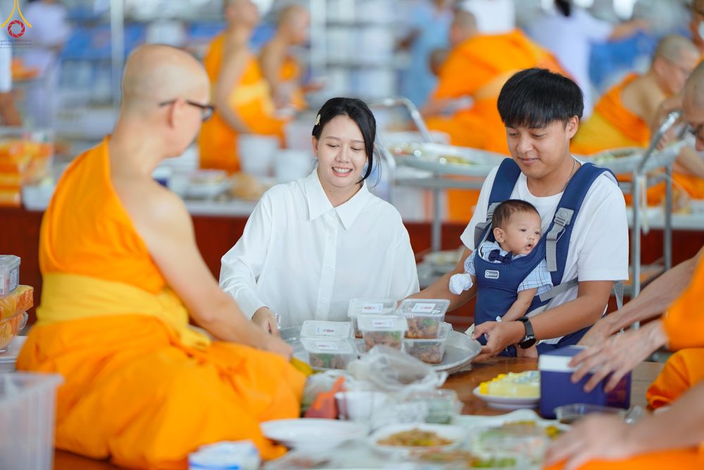 ภาพ No.328836:วันเสาร์ที่ 16 พฤษภาคม พ.ศ.2569 พิธีบุพเปตพลี ครั้งที่ 183 ร่วมอุทิศบุญแด่หมู่ญาติที่ล่วงลับไปแล้ว และสืบทอดอายุพระพุทธศาสนา ณ หอฉันคุณยายอาจารย์ฯ  วัดพระธรรมกาย