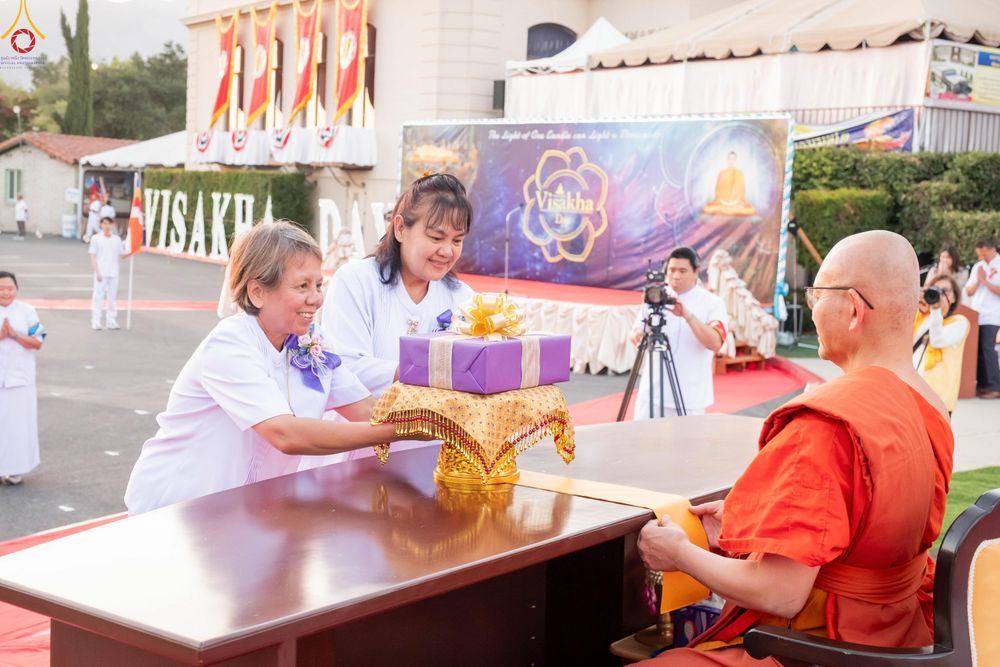 ภาพ No.332954:วันอาทิตย์ที่ 31 พฤษภาคม พ.ศ. 2569 วันวิสาขบูชา ณ วัดพระธรรมกายแคลิฟอร์เนีย  ประเทศสหรัฐอเมริกา