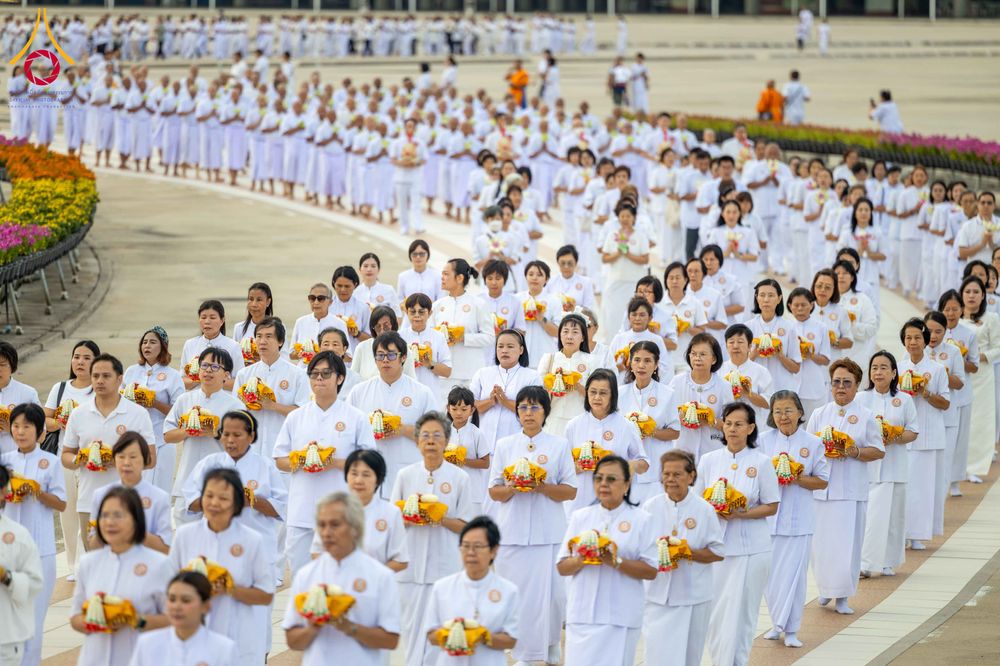 ภาพ No.341477:วันเสาร์ที่ 25 กรกฎาคม พ.ศ. 2569 พิธีเวียนประทักษิณ พิธีวันทาเจดีย์  โครงการอุปสมบทหมู่ รุ่นเข้าพรรษา ปี พ.ศ.2569 โครงการบวชพระนานาชาติ AEC และ WAB รุ่นที่ 10 ณ โบสถ์พระไตรปิฎก วัดพระธรรมกาย จ.ปทุมธานี