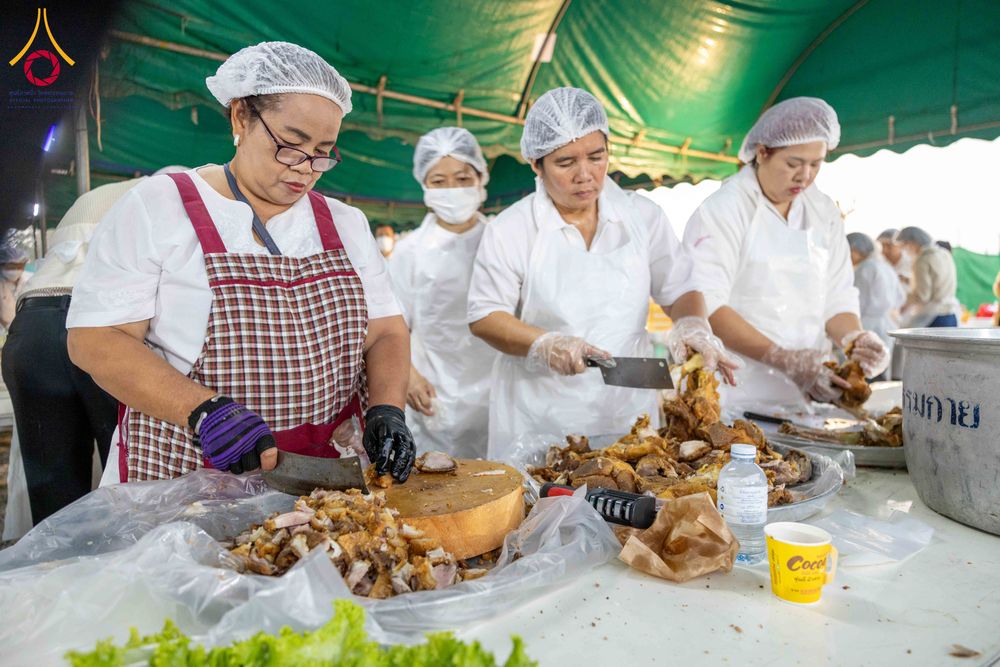 ภาพ No.297842:วันที่ 19 มกราคม พ.ศ. 2569 พิธีถวายภัตตาหารเป็นสังฆทาน แด่พระธรรมยาตรา ณ อนุสรณ์สถานบางปลา วัดบางปลา อำเภอบางเลน จังหวัดนครปฐม ในโครงการธรรมยาตรา กตัญญูบูชา มหาปูชนียาจารย์ พระมงคลเทพมุนี(สด จนฺทสโร) พระผู้ปราบมาร อนุสรณ์สถาน 7 แห่ง ปีที่ 14