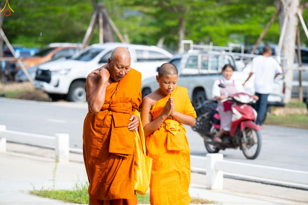 ภาพ No.328213:วันเสาร์ที่ 9 พฤษภาคม พ.ศ. 2569 พิธีตักบาตรแด่คณะสงฆ์ 323 วัด 4 จังหวัดชายแดนภาคใต้ พิธีถวายสังฆทานแด่คณะสงฆ์ 323 วัด ปีที่ 22 ครั้งที่ 185 พิธีมอบกองทุนหนุนแรงใจช่วยครูใต้ ปีที่ 19 ครั้งที่ 148 ณ ศูนย์ปฏิบัติธรรมภาคใต้