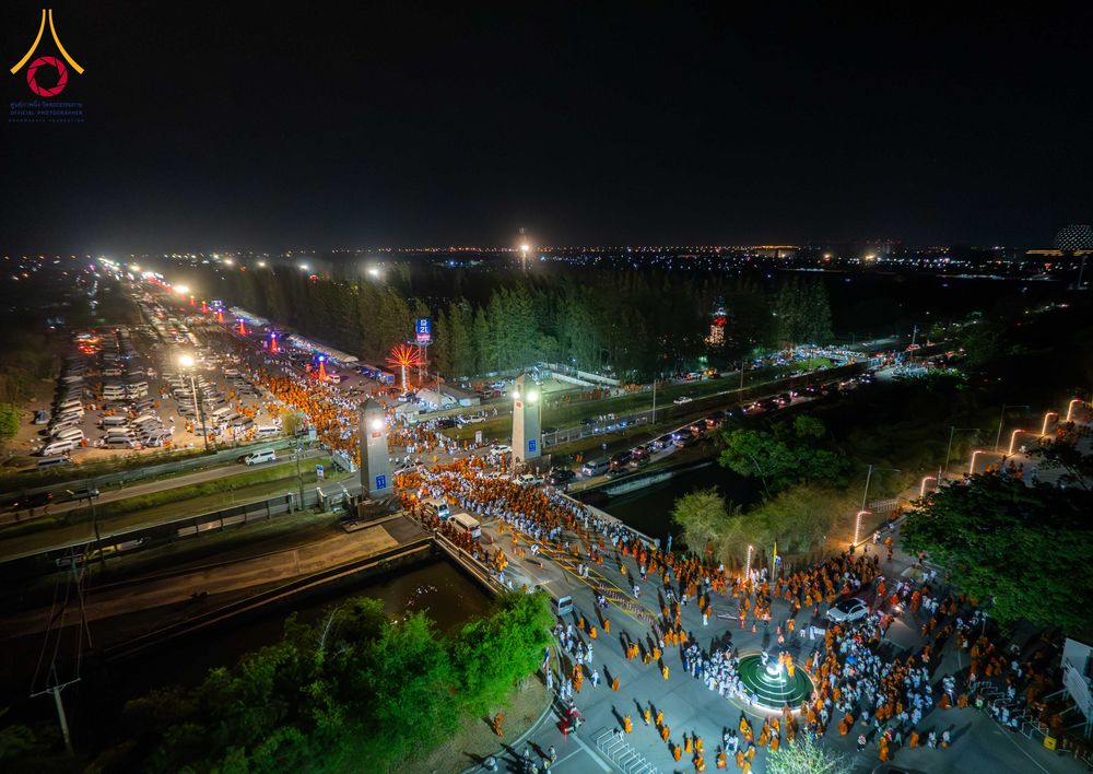 ภาพ No.324544:วันที่ 22 เมษายน พ.ศ.2569 (วันคุ้มครองโลก) บรรยากาศพระสังฆาธิการและสาธุชน การเดินทางกลับ งานถวายมหาสังฆทาน 40,000 กว่าวัดทั่วประเทศ วัดพระธรรมกาย