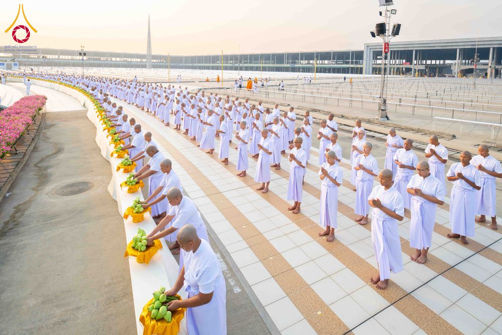 ภาพ No.319408:วันเสาร์ที่ 4 เมษายน พ.ศ.2569 พิธีขอขมา มอบผ้าไตร และถวายบาตรแด่นาคธรรมทายาท ในโครงการบรรพชาสามเณรฟื้นฟูพระพุทธศาสนาทั่วไทย โครงการหน่อแก้วเปรียญธรรม รุ่นที่ 14 โครงการสามเณรยุวธรรมทายาท รุ่นที่ 34 โครงการสามเณรมัชฌิมธรรมทายาท รุ่นที่ 30 ณ สภาธรรมกายสากล