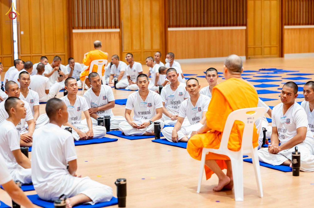 ภาพ No.341079:วันที่ 26 กรกฎาคม พ.ศ. 2569 โครงการพัฒนาคุณธรรม จริยธรรม สำหรับนักเรียนนายสิบตำรวจ (นสต.) รุ่นที่ 17 ศูนย์ฝึกอบรมตำรวจภูธรภาค 1 ได้จัดกิจกรรม ตักบาตรเพื่อน้อมอุทิศถวายเพื่อเป็นพระราชกุศลฯ  และปฏิบัติธรรม ติวธรรมมะ ณ ศูนย์ปฏิบัติธรรมเวิล์ดพีช วัลเล่ย์ (Wo