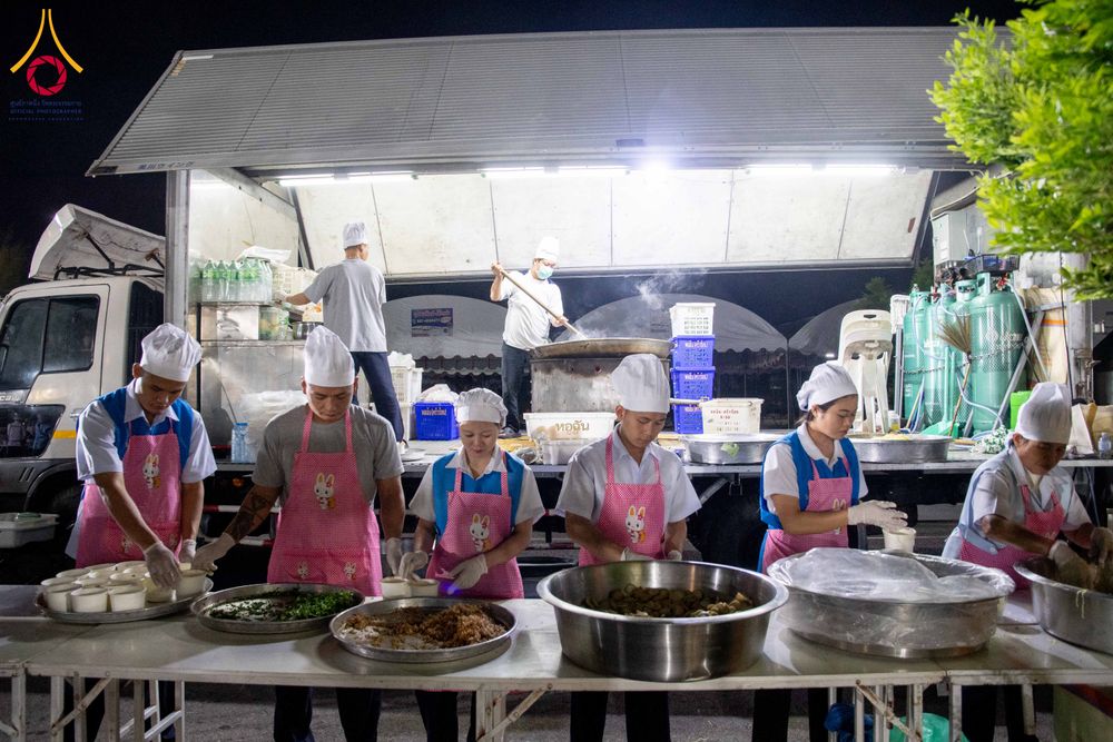 ภาพ No.288770:วันที่ 6 มกราคม พ.ศ. 2569 พิธีถวายภัตตาหารเป็นสังฆทาน แด่พระธรรมยาตรา ในโครงการธรรมยาตรา กตัญญูบูชา มหาปูชนียาจารย์ พระมงคลเทพมุนี(สด จนฺทสโร) พระผู้ปราบมาร อนุสรณ์สถาน 7 แห่ง ปีที่ 14 ณ อนุสรณ์สถานมหาวิหารพระมงคลเทพมุนี (โลตัสแลนด์) อ.สองพี่น้อง จ.สุพรร