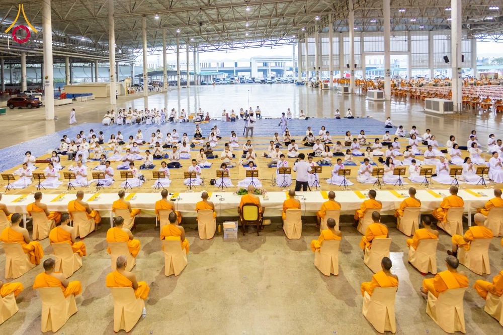 ภาพ No.303529:วันที่ 27 มกราคม พ.ศ. 2569 พิธีถวายภัตตาหารเป็นสังฆทาน แด่พระธรรมยาตรา ณ วัดพระธรรมกาย  จังหวัดปทุมธานี ในโครงการธรรมยาตรา กตัญญูบูชา มหาปูชนียาจารย์ พระมงคลเทพมุนี(สด จนฺทสโร) พระผู้ปราบมาร อนุสรณ์สถาน 7 แห่ง ปีที่ 14