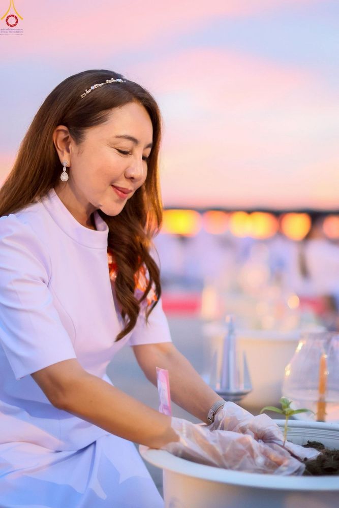 ภาพ No.253054:วันที่ 10 ตุลาคม พ.ศ. 2568 พิธีปลูกต้นทรัพย์บานชื่น ณ ลานธรรม วัดพระธรรมกาย