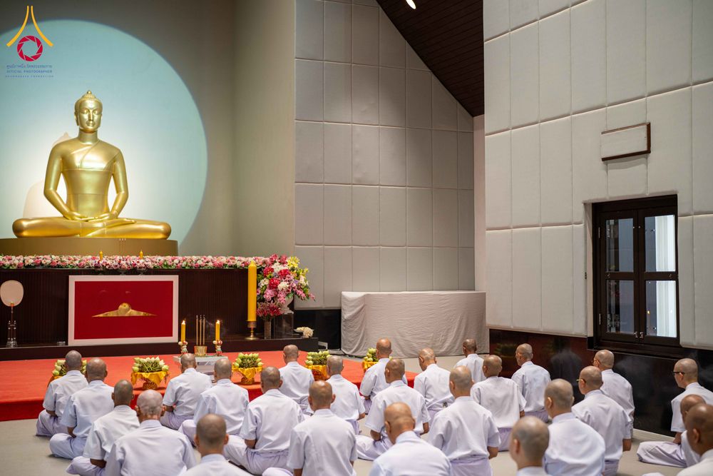 ภาพ No.298191:วันเสาร์ที่ 17 มกราคม พ.ศ. 2569 พิธีบรรพชาอุปสมบท โครงการอุปสมบทหมู่ บูชาธรรมครบ 117 ปี คุณยายอาจารย์มหารัตนอุบาสิกาจันทร์ ขนนกยูง  ณ อุโบสถพระไตรปิฎก วัดพระธรรมกาย