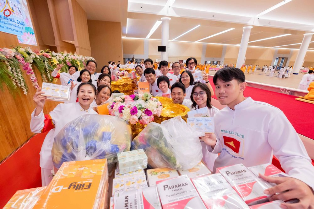 ภาพ No.343724:วันที่ 16 สิงหาคม พ.ศ.2569 พิธีถวายคิลานเภสัช และอุปกรณ์ทางการแพทย์ ณ ห้องแก้วสารพัดนึก2 วัดพระธรรมกาย