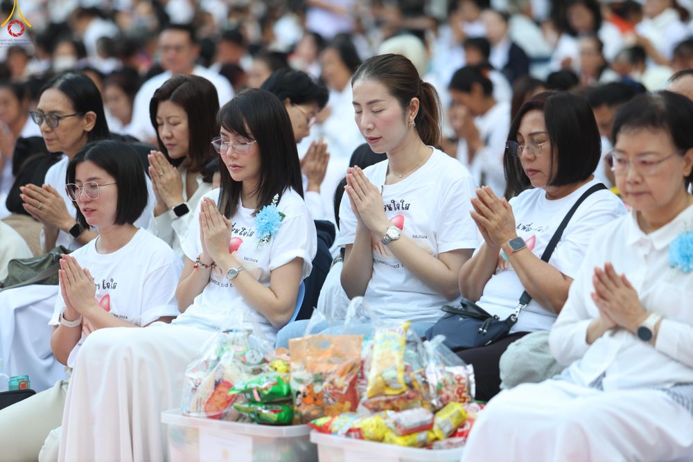 ภาพ No.289246:วันที่ 7 มกราคม พ.ศ. 2569 พิธีตักบาตรพระธรรมยาตรา ณ อนุสรณ์สถานลำดับที่ 1 สถานที่เกิดด้วยรูปกายเนื้อ อนุสรณ์สถานมหาวิหารพระมงคลเทพมุนี (โลตัสแลนด์) อ.สองพี่น้อง จ.สุพรรณบุรี ในโครงการธรรมยาตรา กตัญญูบูชา มหาปูชนียาจารย์ พระมงคลเทพมุนี(สด จนฺทสโร) พระผู้ป