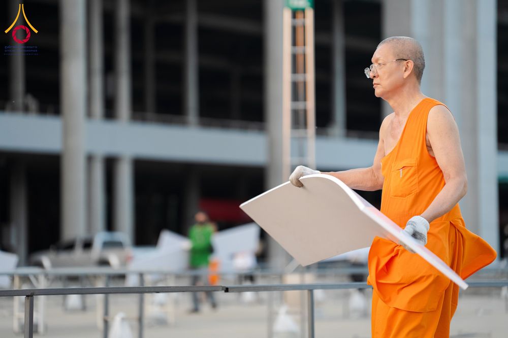 ภาพ No.326417:วันที่ 26 -27 เมษาบน พ.ศ.2569 การเก็บงานแผ่นหน้าโต๊ะที่ลานธรรม งานถวายมหาสังฆทาน 40,000 กว่าวัดทั่วประเทศ ณ ลานธรรม วัดพระธรรมกาย
