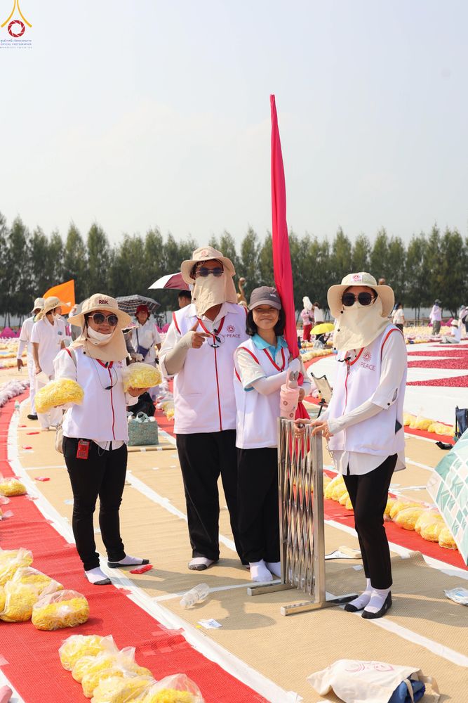 ภาพ No.306673:ภาพเบื้องหลังอาสาสมัครรวมใจ ชุดที่ 5 ในโครงการธรรมยาตรา กตัญญูบูชา มหาปูชนียาจารย์ พระมงคลเทพมุนี(สด จนฺทสโร) พระผู้ปราบมาร อนุสรณ์สถาน 7 แห่ง ปีที่ 14