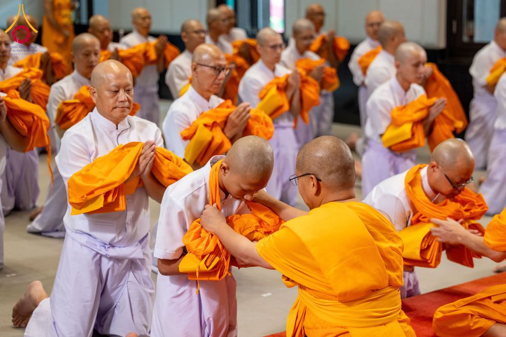 ภาพ No.286601:วันเสาร์ที่ 12 กรกฏาคม พ.ศ.2568 พิธีบรรพชาอุปสมบท  โครงการบรรพชาอุปสมบทหมู่ ธรรมทายาทนานาชาติ(ภาคภาษาจีน), โครงการบรรพชาสามเณร โรงเรียนนานาชาติ รุ่นที 14