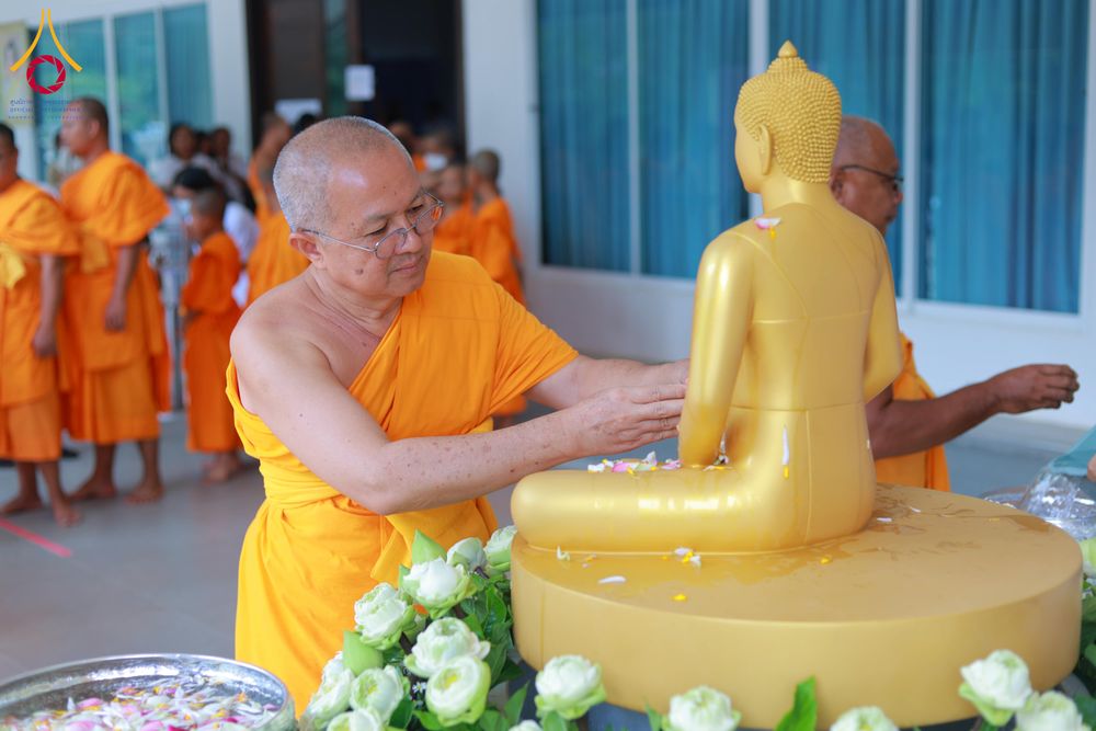 ภาพ No.321914:วันที่ 12 เมษายน พ.ศ.2569 ตักบาตรสงกรานต์ฉลองสามเณรใหม่  ณ ศูนย์ปฏิบัติธรรมระยอง(บ้านช่องลม)