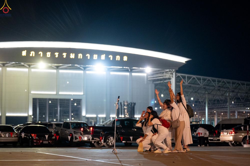 ภาพ No.280278:วันที่ 31 ธันวาคม พ.ศ.2568 -วันที่ 1 มกราคม พ.ศ.2569 พิธีฉลองชัยสวดมนต์บทธัมมจักกับปปวัตนสูตร ครบ 8,000,000,000 จบ , พิธีสวดมนต์ข้ามปี ณ วัดพระธรรมกาย