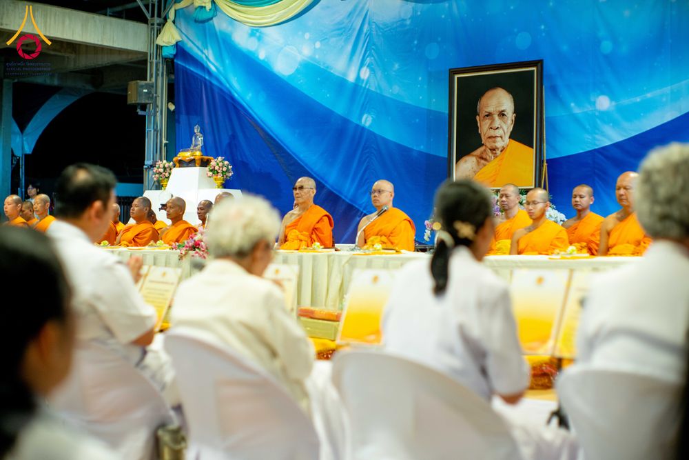 ภาพ No.288065:วันที่ 4 มกราคม พ.ศ. 2569 พิธีถวายภัตตาหารเป็นสังฆทาน แด่พระธรรมยาตรา ในโครงการธรรมยาตรา กตัญญูบูชา มหาปูชนียาจารย์ พระมงคลเทพมุนี(สด จนฺทสโร) พระผู้ปราบมาร อนุสรณ์สถาน 7 แห่ง ปีที่ 14 ณ อนุสรณ์สถานมหาวิหารพระมงคลเทพมุนี (โลตัสแลนด์) อ.สองพี่น้อง จ.สุพรร