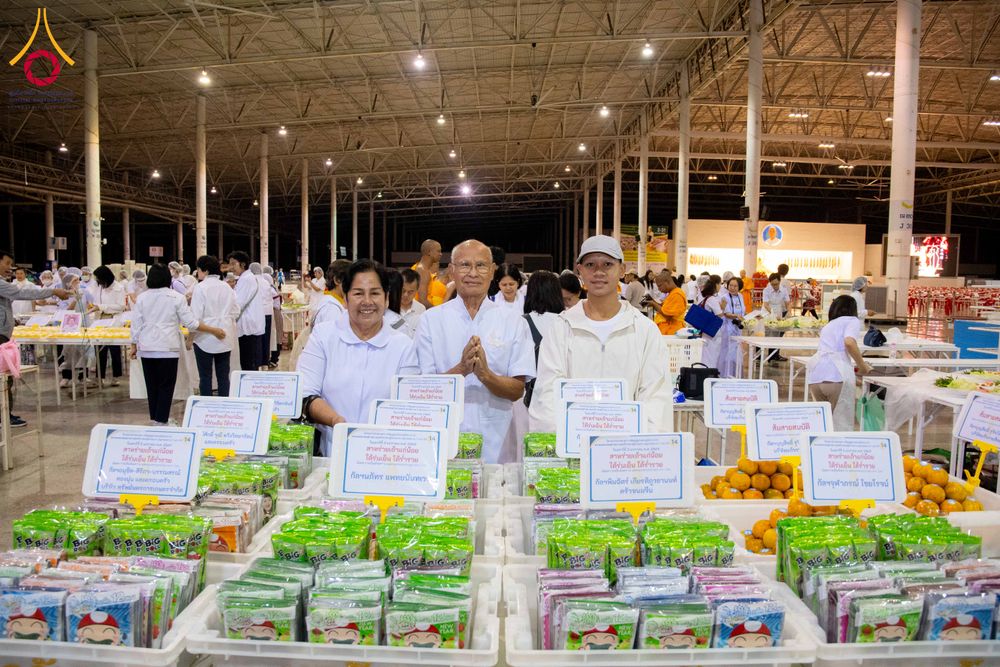 ภาพ No.287302:วันที่ 3 มกราคม พ.ศ.2569 พิธีถวายภัตตาหารเป็นสังฆทาน แด่พระธรรมยาตรา ณ วัดพระธรรมกาย  จังหวัดปทุมธานี ในโครงการธรรมยาตรา กตัญญูบูชา มหาปูชนียาจารย์ พระมงคลเทพมุนี(สด จนฺทสโร) พระผู้ปราบมาร อนุสรณ์สถาน 7 แห่ง ปีที่ 14