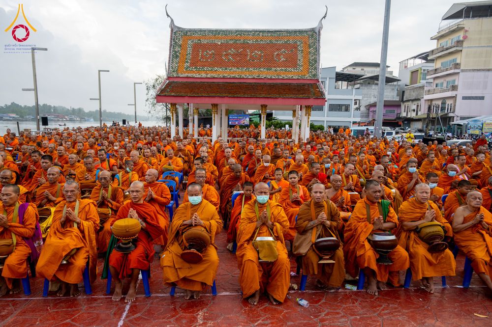 ภาพ No.284682:วันอาทิตย์ที่ 14 ธันวาคม พ.ศ.2568  พิธีทำบุญเมืองสุราษฎร์ธานี 110ปี และพิธีตักบาตรพระสงฆ์ 1,110 รูป  ณ บริเวณริมน้ำวัดกลาง (เก่า) ถนนบ้านดอน ตำบลตลาดใหม่ อำเภอเมือง จังหวัดสุราษฎร์ธานี