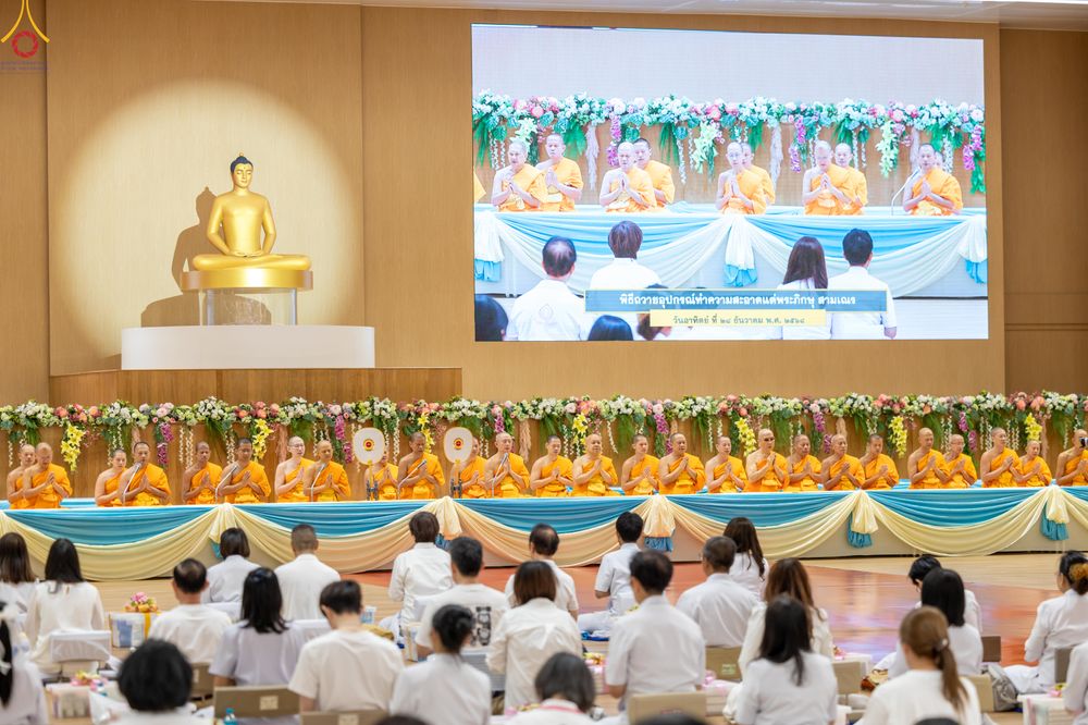 ภาพ No.280517:วันที่ 28 ธันวาคม พ.ศ.2568 พิธีถวายอุปกรณ์ทำความสะอาด ณ ห้องแก้วสารพัดนึก วัดพระธรรมกาย