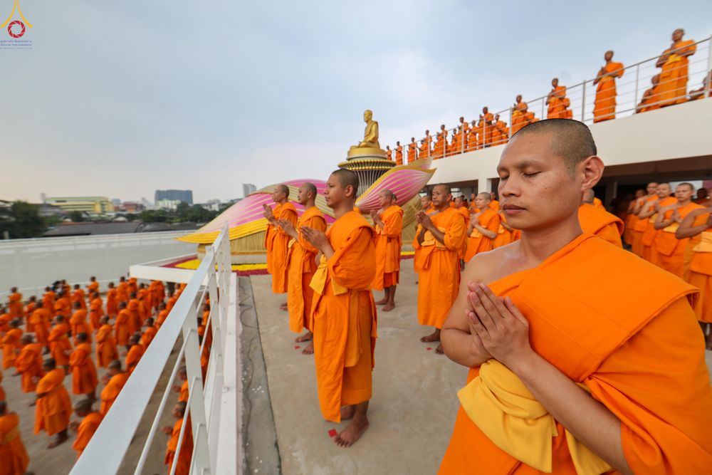 ภาพ No.300040:วันที่ 22 มกราคม พ.ศ.2569 พระธรรมยาตราปฏิบัติธรรม และถ่ายภาพหมู่ประวัติศาสตร์ ณ อาคารธรรมยาตรา กตัญญูบูชามหาปูชนียาจารย์  ตรงข้ามวัดปากน้ำภาษีเจริญ จ.กรุงเทพมหานคร ในโครงการธรรมยาตรา กตัญญูบูชา มหาปูชนียาจารย์ พระมงคลเทพมุนี(สด จนฺทสโร) พระผู้ปราบมาร อนุ