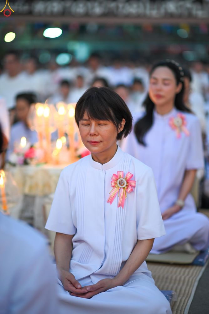 ภาพ No.297124:วันที่ 17 มกราคม พ.ศ. 2569 พิธีจุดประทีปถวายเป็นพุทธบูชา และบูชาธรรมมหาปูชนียาจารย์ (ภาพชุดที่ 2) ณ วัดโบสถ์บน ต.บางคูเวียง จ.นนทบุรี อนุสรณ์สถานลำดับที่ 4 สถานที่เกิดด้วยกายธรรม ในโครงการธรรมยาตรา กตัญญูบูชา มหาปูชนียาจารย์ พระมงคลเทพมุนี(สด จนฺทสโร) พร