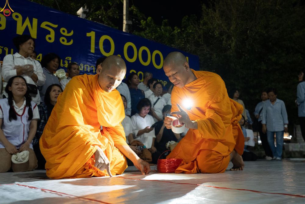 ภาพ No.282438:วันที่ 19 -20 ธันวาคม พ.ศ.2568 เบื้องหลังความสำเร็จ ของการจัดงานตักบาตร พระ 10,000 รูป Skywalk กาญจนบุรี
