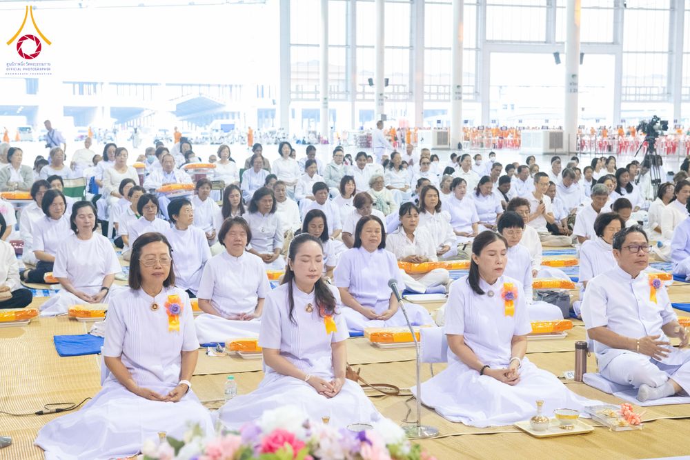 ภาพ No.287214:วันที่ 3 มกราคม พ.ศ.2569 พิธีถวายภัตตาหารเป็นสังฆทาน แด่พระธรรมยาตรา ณ วัดพระธรรมกาย  จังหวัดปทุมธานี ในโครงการธรรมยาตรา กตัญญูบูชา มหาปูชนียาจารย์ พระมงคลเทพมุนี(สด จนฺทสโร) พระผู้ปราบมาร อนุสรณ์สถาน 7 แห่ง ปีที่ 14