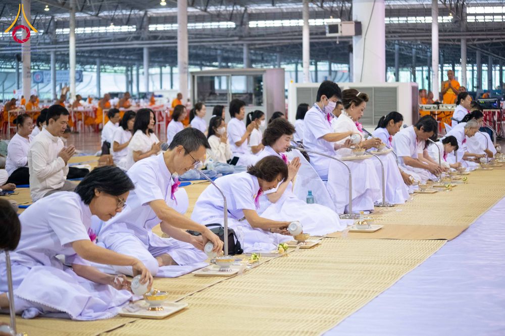 ภาพ No.303652:วันที่ 27 มกราคม พ.ศ. 2569 พิธีถวายภัตตาหารเป็นสังฆทาน แด่พระธรรมยาตรา ณ วัดพระธรรมกาย  จังหวัดปทุมธานี ในโครงการธรรมยาตรา กตัญญูบูชา มหาปูชนียาจารย์ พระมงคลเทพมุนี(สด จนฺทสโร) พระผู้ปราบมาร อนุสรณ์สถาน 7 แห่ง ปีที่ 14