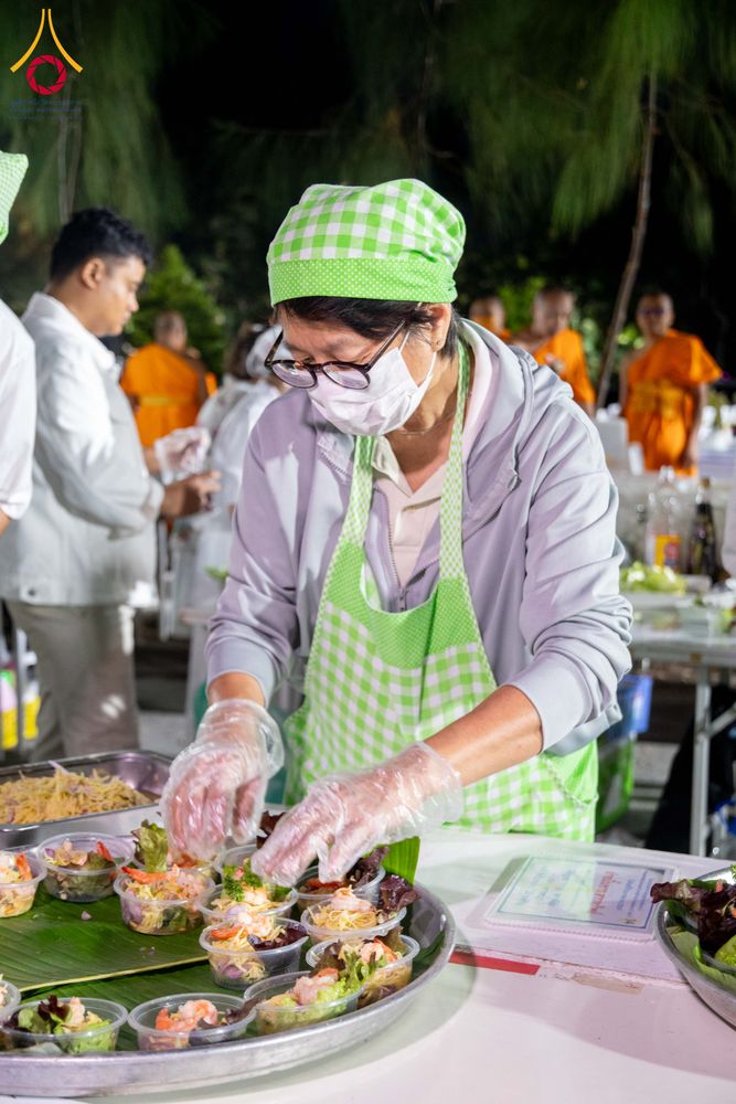 ภาพ No.288227:วันที่ 5 มกราคม พ.ศ. 2569 พิธีถวายภัตตาหารเป็นสังฆทาน แด่พระธรรมยาตรา ในโครงการธรรมยาตรา กตัญญูบูชา มหาปูชนียาจารย์ พระมงคลเทพมุนี(สด จนฺทสโร) พระผู้ปราบมาร อนุสรณ์สถาน 7 แห่ง ปีที่ 14 ณ อนุสรณ์สถานมหาวิหารพระมงคลเทพมุนี (โลตัสแลนด์) อ.สองพี่น้อง จ.สุพรร