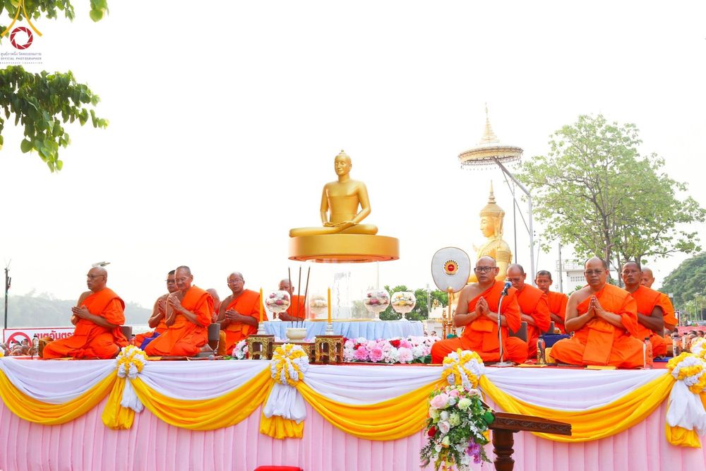 ภาพ No.135349:โครงการตักบาตรข้าวสารอาหารแห้งพระภิกษุสามเณร ๑,๐๐๐ รูป วันอังคารที่ ๙ เมษายน พ.ศ.๒๕๖๗ ณ ถนนหน้าที่ว่าการอำเภอคลองขลุง (เส้นเลียบแม่น้ำปิง) ตำบลคลองขลุง อำเภอคลองขลุง จังหวัดกำแพงเพชร