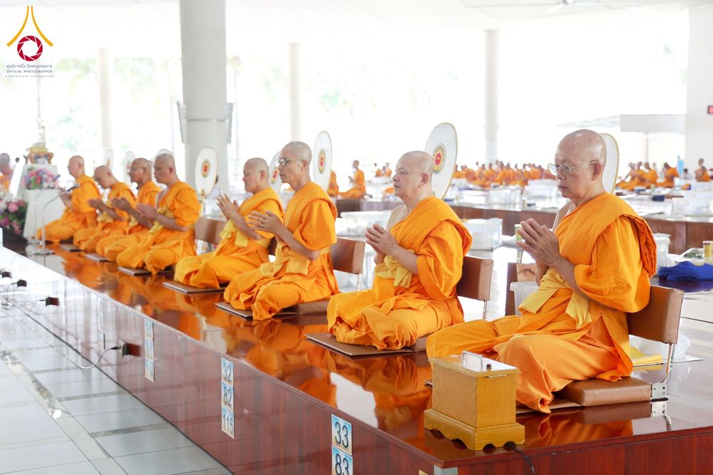 ภาพ No.263002:วันที่ 21 ตุลาคม พ.ศ. 2568 (วันพระ แรม 14 ค่ำ เดือน 11) พิธีบุพเปตพลี ครั้งที่ 171 ร่วมอุทิศบุญแด่หมู่ญาติที่ล่วงลับไปแล้ว และสืบทอดอายุพระพุทธศาสนา ณ หอฉันคุณยายอาจารย์ฯ วัดพระธรรมกาย