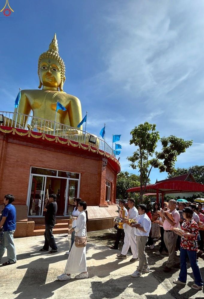 ภาพ No.260544:วันที่ 19 ตุลาคม พ.ศ. 2568 พิธีทอดกฐินสามัคคีทั่วไทย 30,000 วัด โดยคณะศิษยานุศิษย์ บูชาธรรม 81 ปี หลวงพ่อธัมมชโย ณ วัดบางเลน อ.บางเลน จ.นครปฐม