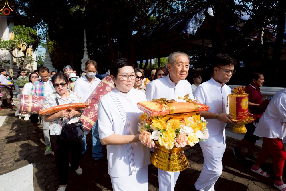 ภาพ No.262828:วันที่ 12 ตุลาคม พ.ศ. 2568 พิธีทอดกฐินสามัคคีทั่วไทย 30,000 วัด โดยคณะศิษยานุศิษย์ บูชาธรรม 81 ปี หลวงพ่อธัมมชโย ณ วัดแคนอก ต.บางกระสอ อ.เมืองนนทบุรี จ.นนทบุรี