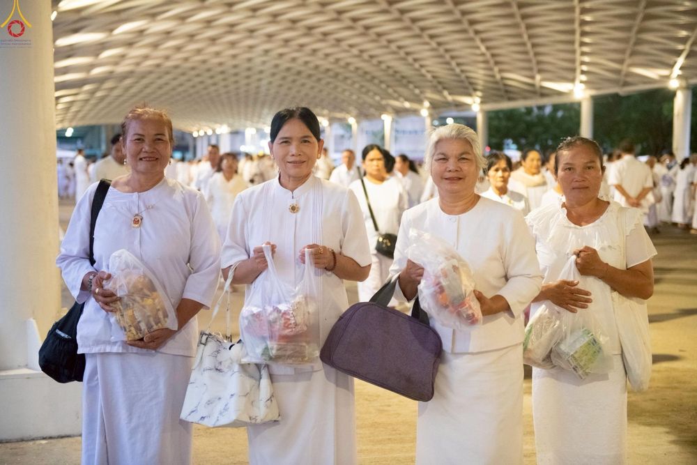 ภาพ No.263864:วันอาทิตย์ที่ 2 พฤศจิกายน พ.ศ. 2568 พิธีตักบาตรอาทิตย์ต้นเดือน ณ บ้านแก้วเรือนทองคุณยายฯ วัดพระธรรมกาย