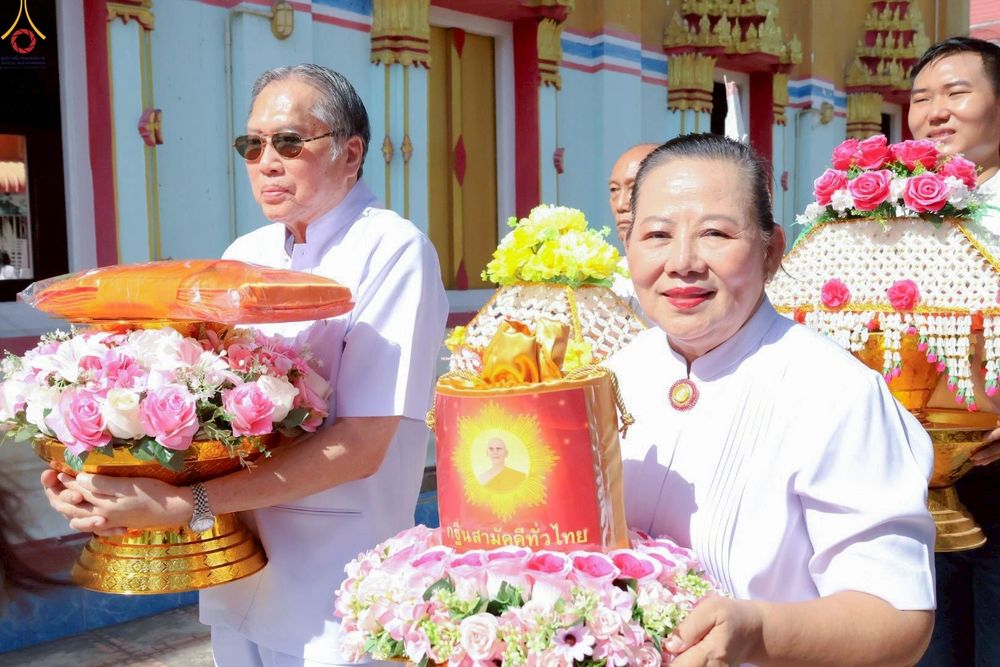 ภาพ No.260088:วันที่ 19 ตุลาคม พ.ศ. 2568 พิธีทอดกฐินสามัคคีทั่วไทย 30,000 วัด โดยคณะศิษยานุศิษย์ บูชาธรรม 81 ปี หลวงพ่อธัมมชโย ณ วัดปากคลองมอญ อ.บางเสาธง จ.สมุทรปราการ