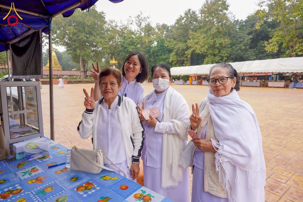 ภาพ No.275816:วันพุธที่ 3 ธันวาคม พ.ศ. 2568 พิธีบรรพชาอุปสมบท โครงการอุปสมบทบูชาธรรมมหาปูชนียาจารย์ ศูนย์อบรม : ศูนย์ส่งเสริมศีลธรรม จ.พะเยา ณ โบราณสถานพระธาตุจอมทอง และ โบสถ์กลางน้ำ วัดพระธาตุศรีโคมคำ อำเภอเมือง จังหวัดพะเยา