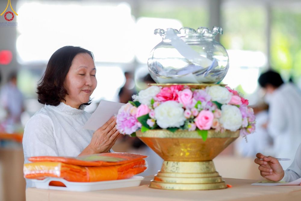ภาพ No.140024:พิธีบุพเปตพลี ครั้งที่ 151 ร่วมอุทิศบุญกุศลแด่หมู่ญาติที่ล่วงลับไปแล้ว และสืบทอดอายุพระพุทธศาสนา วันพฤหัสบดีที่ 6 มิถุนายน พ.ศ. 2567 (วันพระ แรม 15 ค่ำ เดือน 6) ณ หอฉันคุณยายอาจารย์ วัดพระธรรมกาย