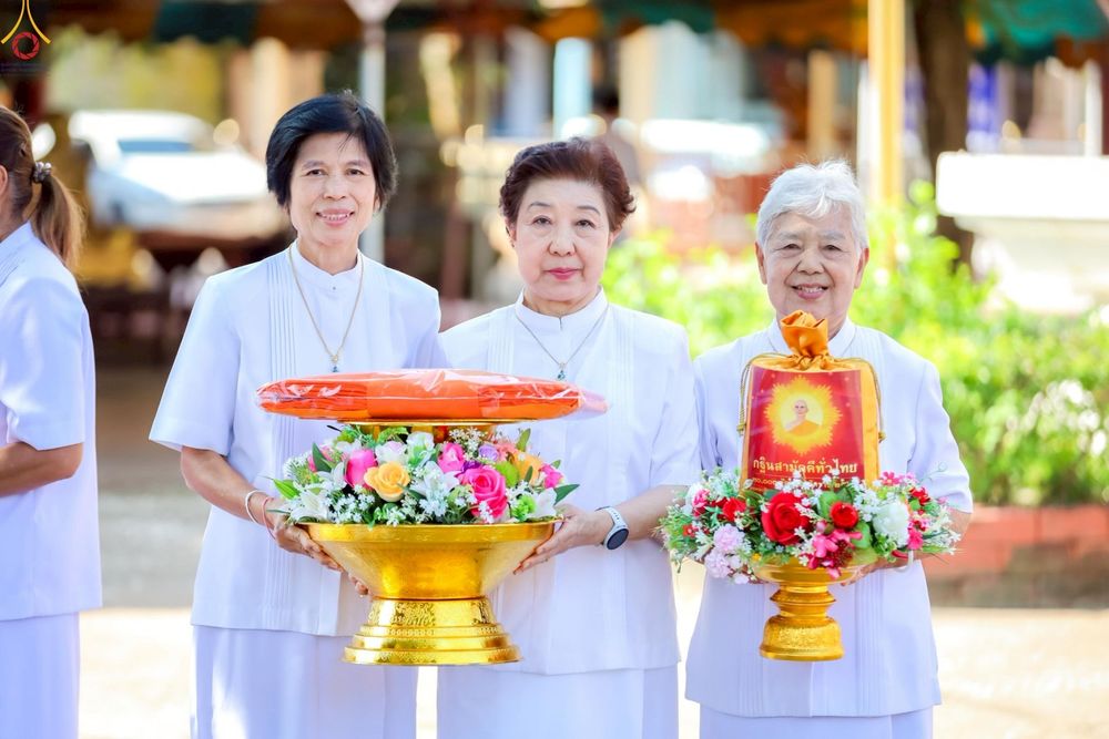 ภาพ No.262555:วันที่ 21 ตุลาคม พ.ศ. 2568 พิธีทอดกฐินสามัคคีทั่วไทย 30,000 วัด โดยคณะศิษยานุศิษย์ บูชาธรรม 81 ปี หลวงพ่อธัมมชโย ณ วัดกงไกรลาศ ต.กง อ.กงไกรลาศ จ.สุโขทัย