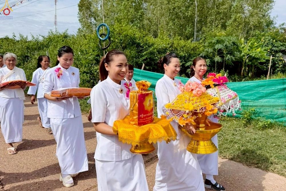 ภาพ No.270111:วันที่ 26 ตุลาคม พ.ศ. 2568 พิธีทอดกฐินสามัคคีทั่วไทย ณ วัดสระเกษ ต.หนองแวง อ.สมเด็จ จ.กาฬสินธุ์ โดยคณะศิษยานุศิษย์ บูชาธรรม 81 ปี หลวงพ่อธัมมชโย