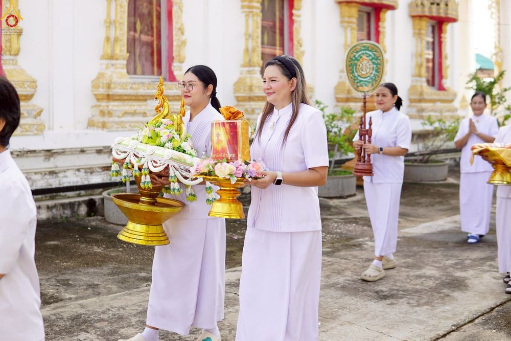 ภาพ No.260812:วันที่ 12 ตุลาคม พ.ศ. 2568 พิธีทอดกฐินสามัคคีทั่วไทย 30,000 วัด โดยคณะศิษยานุศิษย์ บูชาธรรม 81 ปี หลวงพ่อธัมมชโย ณ วัดทองรำไพ ต.แหลมฟ้าผ่า อ.พระสมุทรเจดีย์ จ.สมุทรปราการ